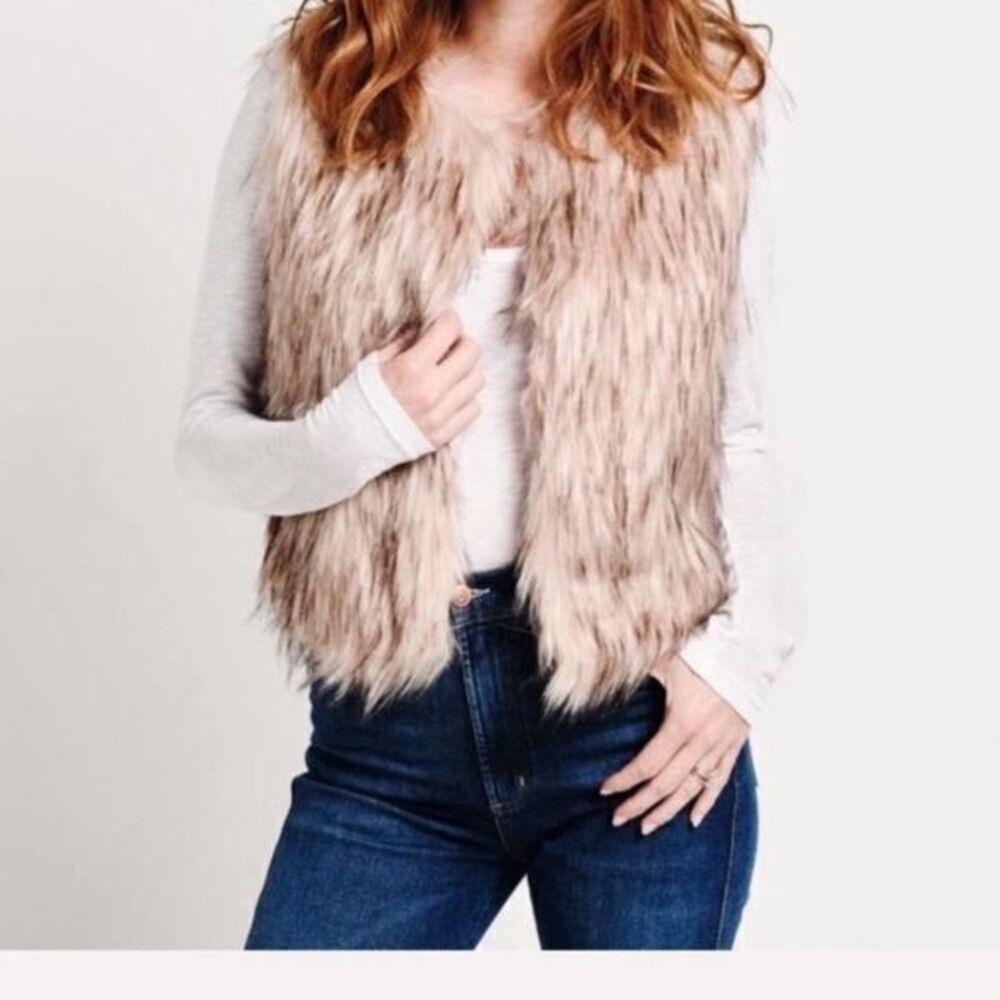 BB DAKOTA NWT Barabarella  Ladies Faux Fur Vest MEDIUM